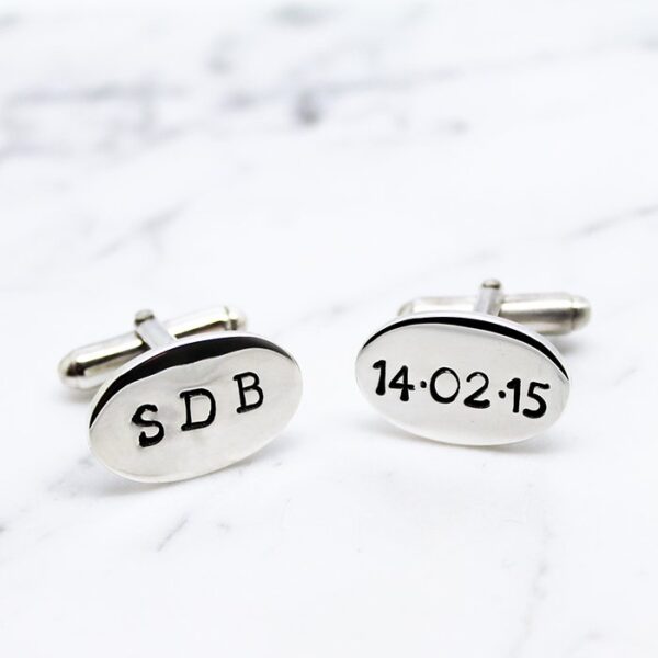PERSONALISIERTE OVALE MANSCHETTENKNÖPFE AUS STERLING SILBER